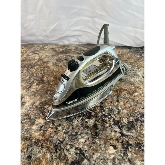 Shark Steam Iron Euro Pro GI579 1500 Watt Anti Drip - Picture 1 of 5